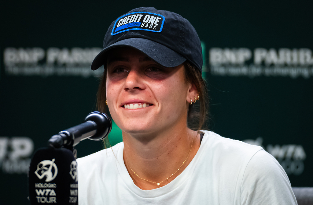 Emma Navarro talks to the media after defeating Aryna Sabalenka during the Indian Wells Masters round of 16 match in California, U.S., March 13, 2024. /CFP