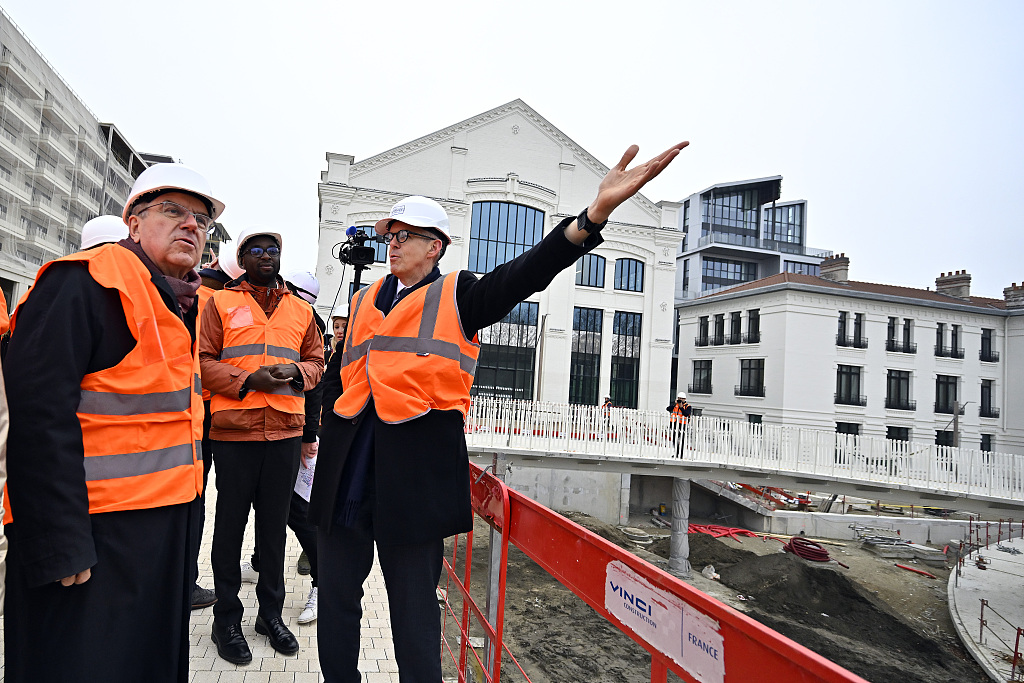 Thomas Bach (L), president of the International Olympic Committee, visits the Paris 2024 Olympic Village construction site in Paris, France, December 1, 2023. /CFP