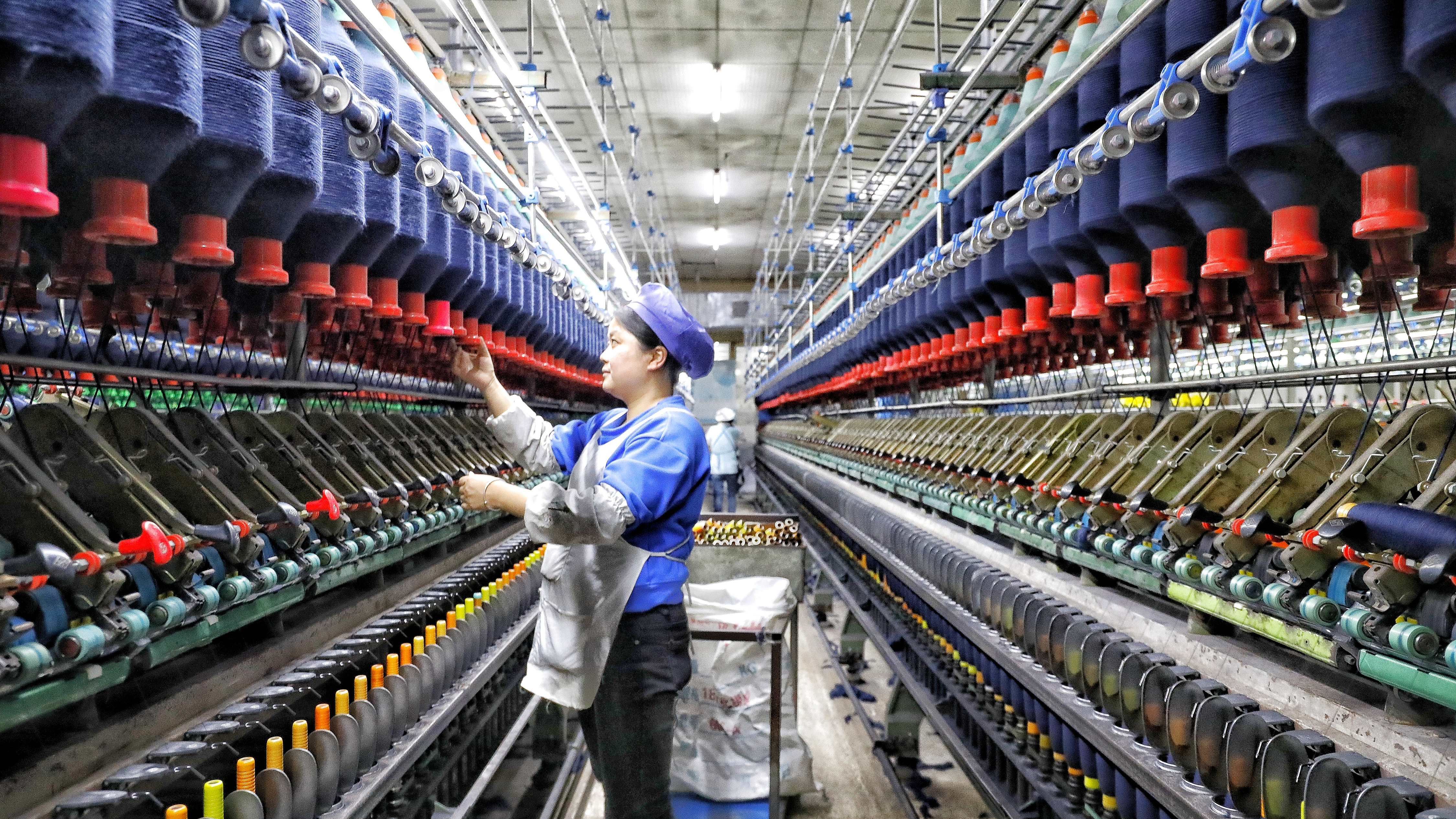 A worker makes products for foreign trade orders in Suzhou's Zhangjiagang Economic and Technological Development Zone in east China's Jiangsu Province, March 14, 2024. /CFP