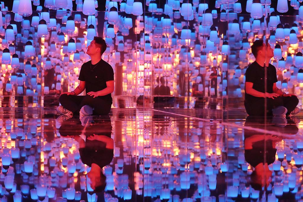 A file photo shows visitors at the “teamLab Borderless” museum in Shanghai. /CFP
