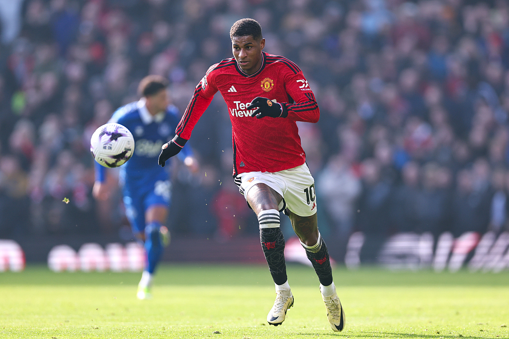 Marcus Rashford (#10) of Manchester United dribbles in the Premier League game against Everton at Old Trafford in Manchester, England, March 9, 2024. /CFP