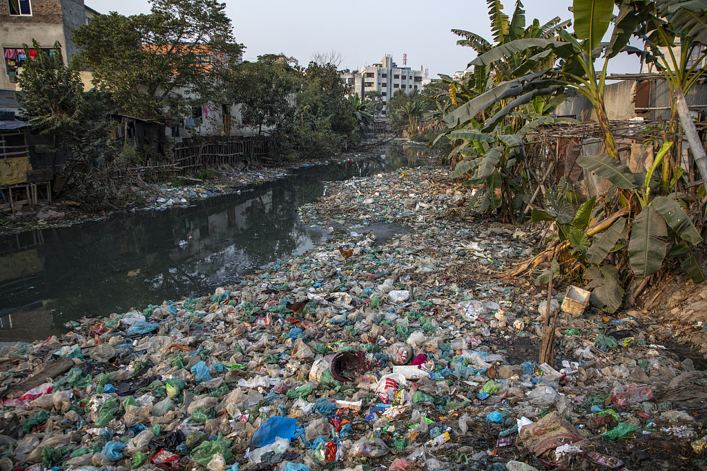 A canal is choked with plastic waste in Dhaka, Bangladesh, February 5, 2024. /CFP