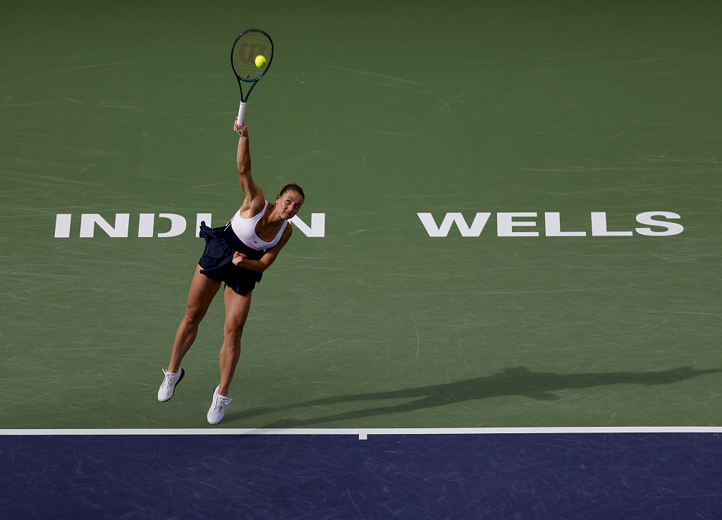 Marta Kostyuk of Ukraine returns a shot during her match with Iga Swiatek of Poland (not pictured) at the Indian Wells Masters tennis event in Indian Wells, U.S., March 15, 2024. /CFP