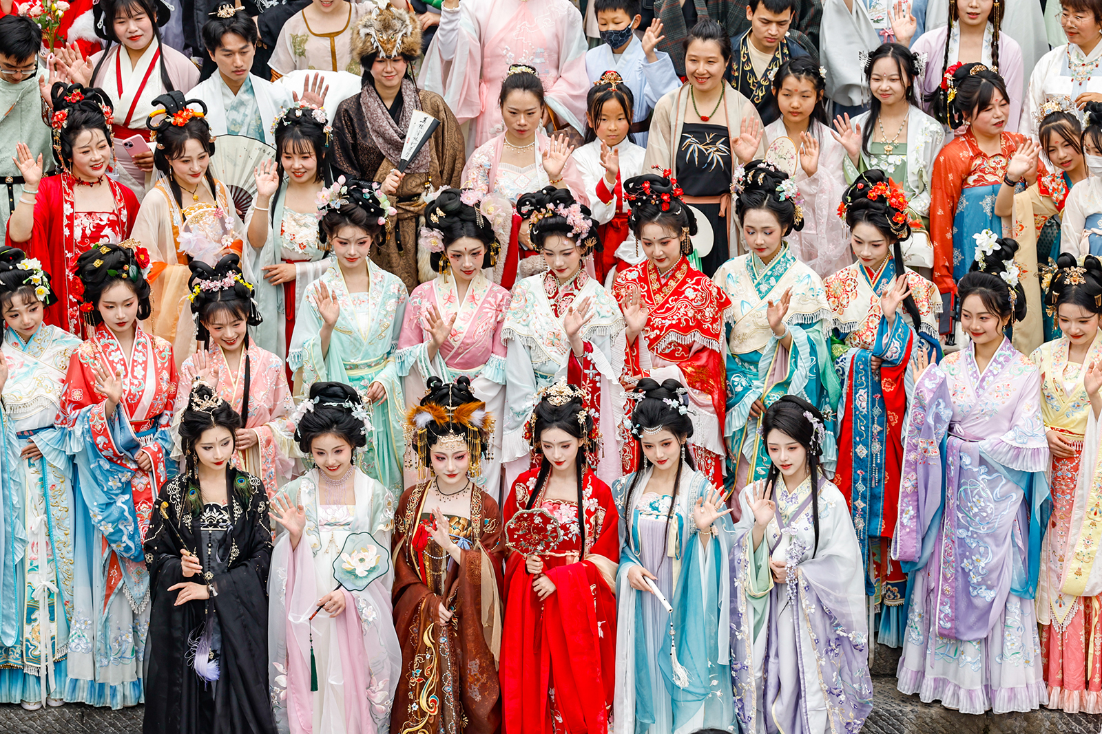Hanfu fans pose for photos at the Wuhan Garden Expo Park as a flower festival kicks off at the park in Wuhan, Hubei Province on March 16, 2024. /IC