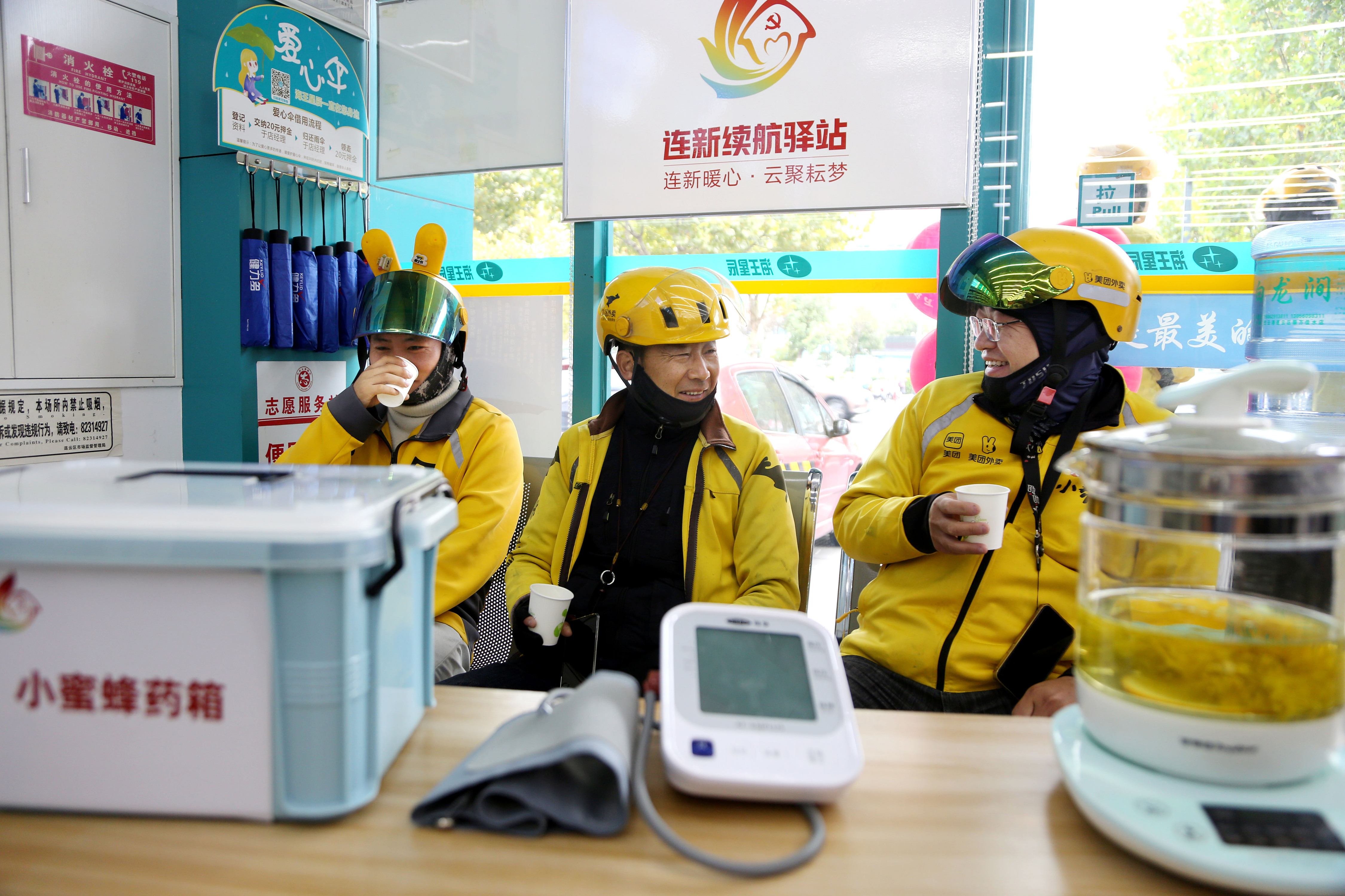 Deliverymen take a break at a rest station in Lianyungang, east China's Jiangsu Province, October 19, 2023. /CFP