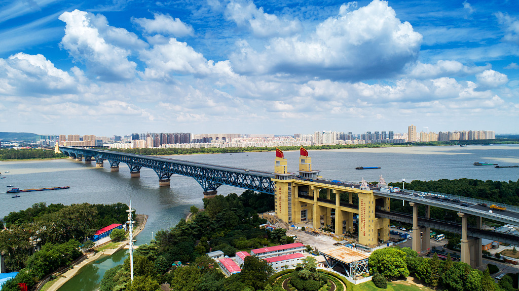 Live: A look at the view of China's Nanjing Yangtze River Bridge – Ep. 2