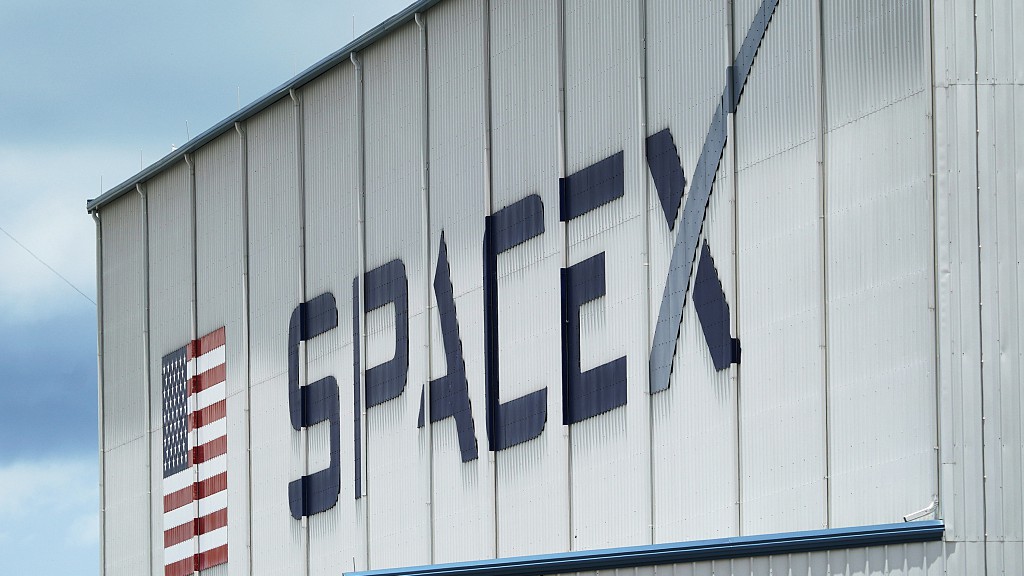 The SpaceX logo on a building at the Kennedy Space Center in Cape Canaveral, Florida, the U.S., May 26, 2020. /CFP