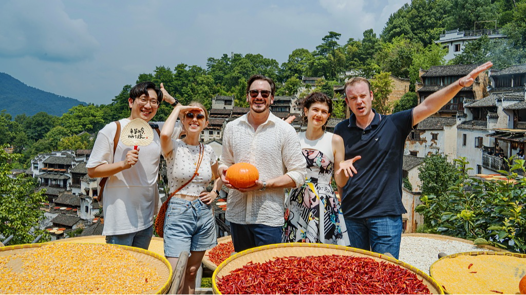 Foreign tourists participate in cultural activities in Shangrao, east China's JiangxiProvince, August 8, 2023. /CFP
