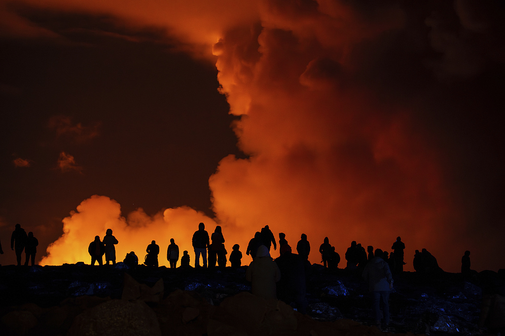 Spectators watch plumes of smoke from volcanic activity between Hagafell and Stóri-Skógfell, Iceland, March 16, 2024. /CFP