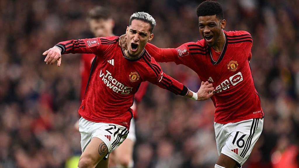 Manchester United's Antony (L) celebrates with teammate Amad Diallo during their clash with Liverpool at Old Trafford in Manchester, England, March 17, 2024. /CFP