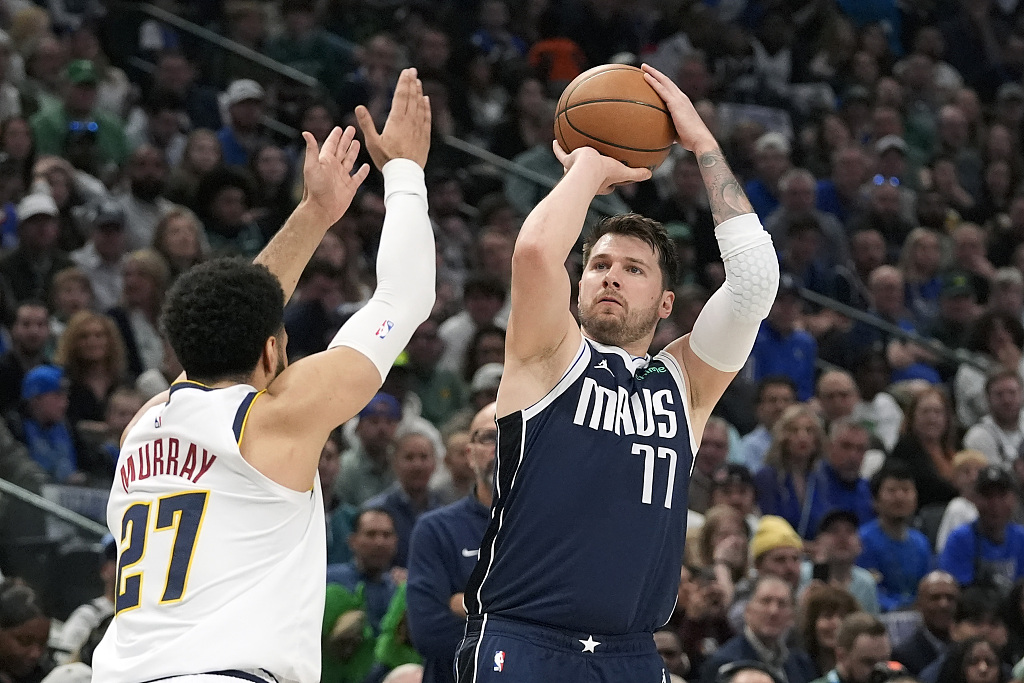 Luka Doncic (#77) of the Dallas Mavericks shoots in the game against the Denver Nuggets at American Airlines Center in Dallas, Texas, March 17, 2024. /CFP