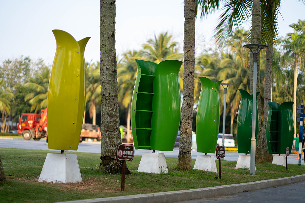 Flower-shaped wind turbines in Boao Town, Hainan, March 17, 2024. /CFP
