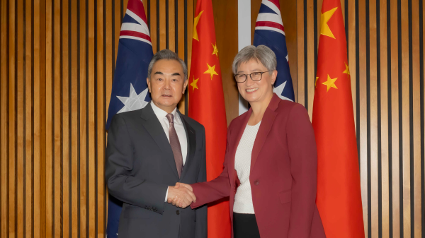 Chinese Foreign Minister Wang Yi (L) and his Australian counterpart Penny Wong shake hands, Canberra, Australia, March 20, 2024. /Chinese Foreign Ministry