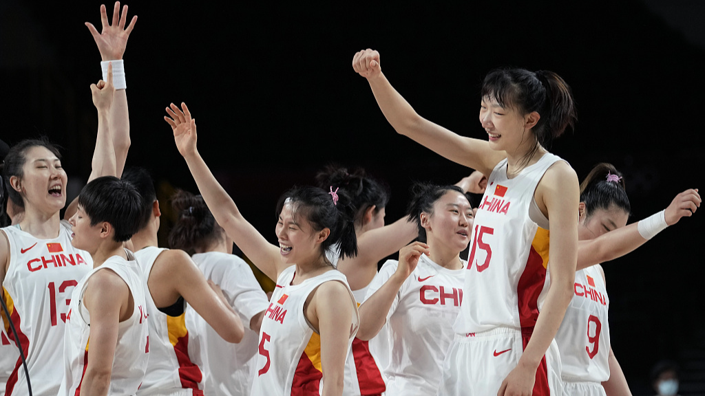 Team China celebrate advancing to the knockout stage at the Tokyo Olympics in Saitama, Japan, August 2, 2021. /CFP