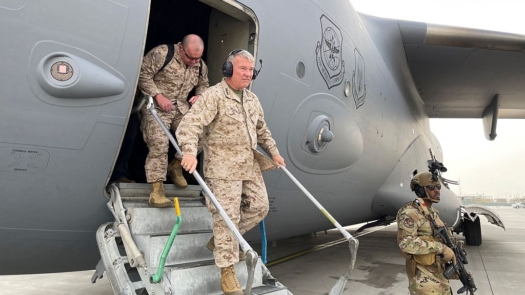Kenneth McKenzie, commander of U.S. Central Command, arrives at Hamid Karzai International Airport, Afghanistan, August 17, 2021. /CFP