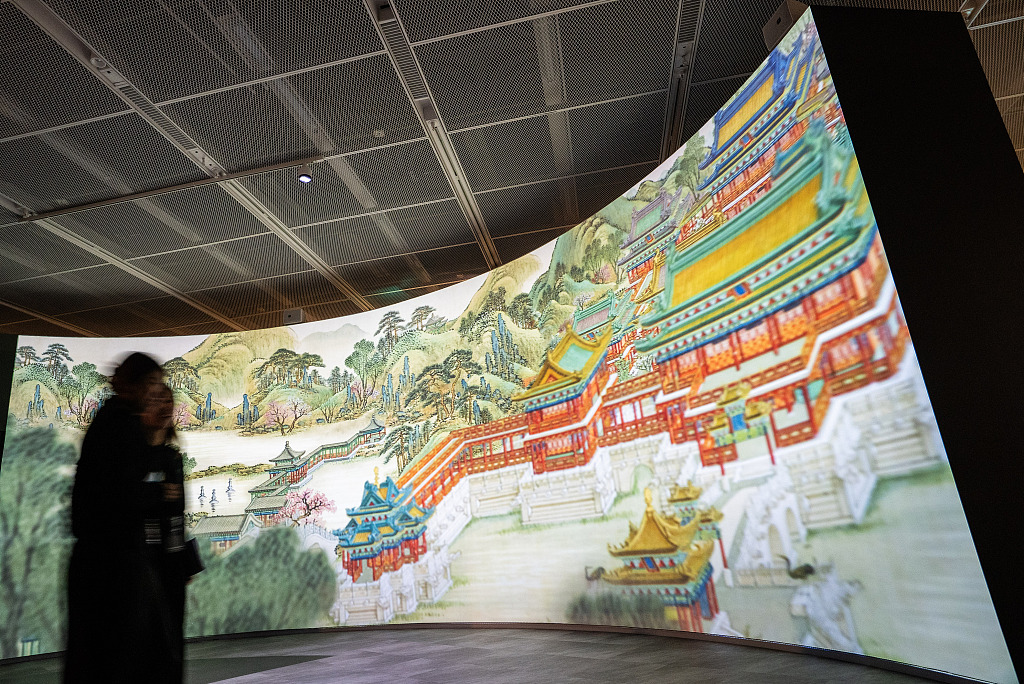 Visitors appreciate an exhibit during an Old Summer Palace themed exhibition at the Hong Kong Palace Museum on March 19, 2024. /CFP