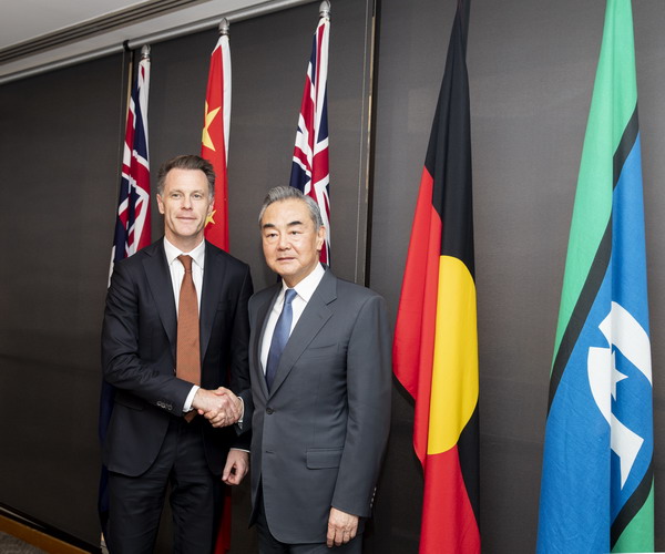 Chinese Foreign Minister Wang Yi (R) meets Premier of the Australian state of New South Wales Chris Minns in Sydney, Australia, March 21, 2024. /Chinese Foreign Ministry
