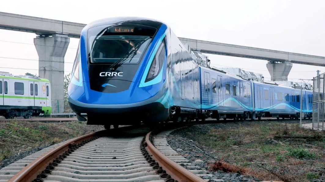 China's first independently developed hydrogen-powered urban train completed a test at a speed of 160 kilometers per hour, March 21, 2024. /CMG