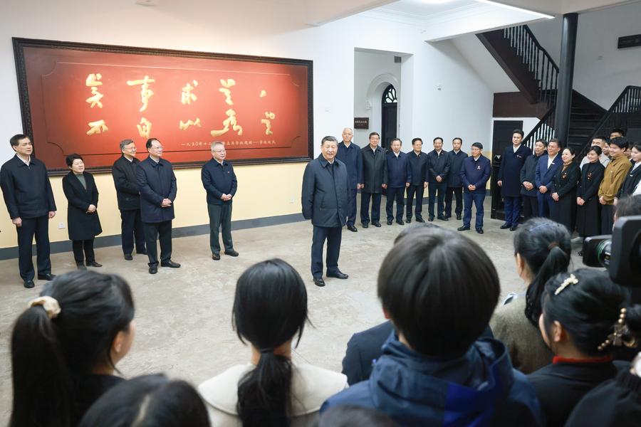 President Xi talks with teachers and students while visiting a campus of Hunan First Normal University in Changsha, Hunan Province, March 18, 2024. /Xinhua