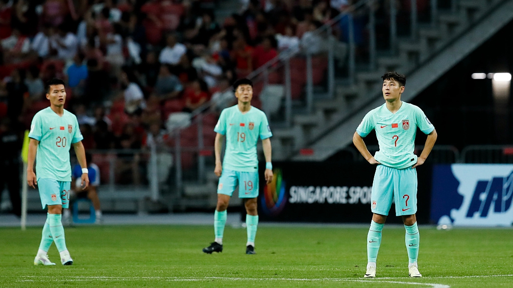 China players in frustration during their World Cup qualifier against Singapore at National Stadium in Singapore, March 21, 2024. /CFP