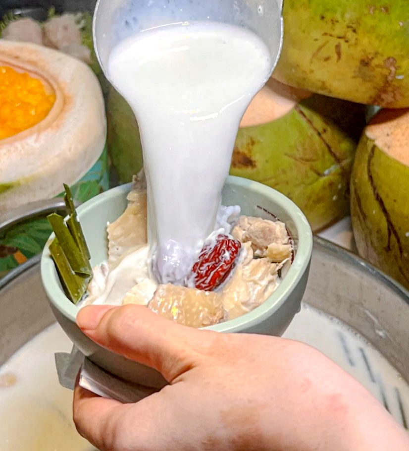 Sweet coconut milk chicken hotpot in Hainan /Photo provided to CGTN