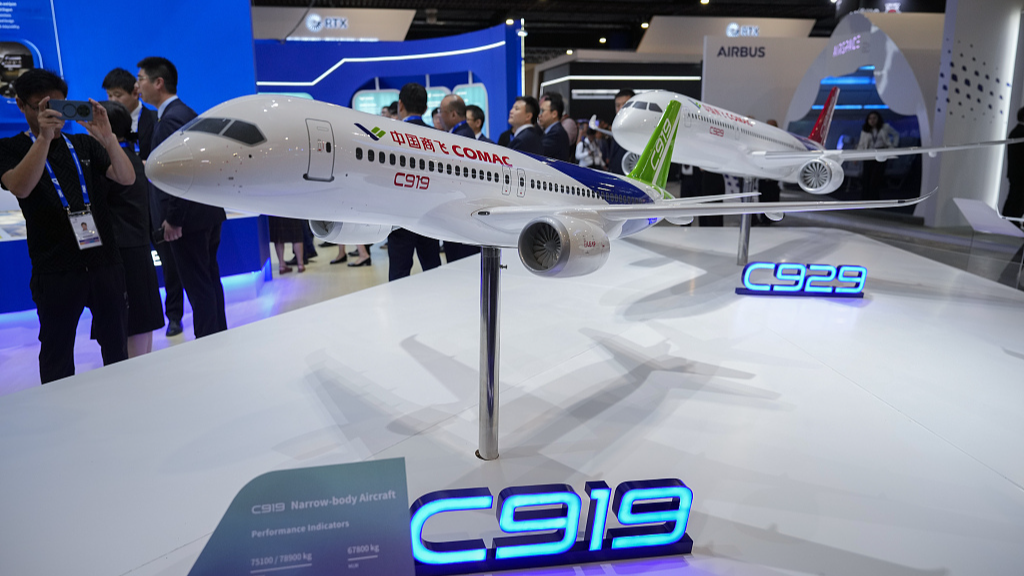 Aircraft models of China's COMAC C919 and AR J21 are on display at the COMAC pavilion during the first day of the Singapore Airshow in Singapore, on February 20, 2024./CFP