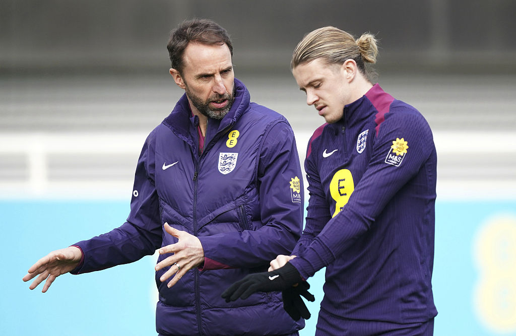 Gareth Southgate (L), manager of England, talks to his player Conor Gallagher during a training session at St. George's Park in Burton upon Trent, England, March 22, 2024. /CFP