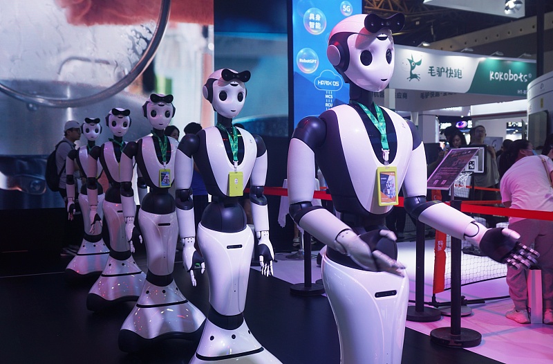 A human-like intelligent service robot performs for the audience at the 2023 World Artificial Intelligence Conference in Shanghai, east China, July 6, 2023./CFP