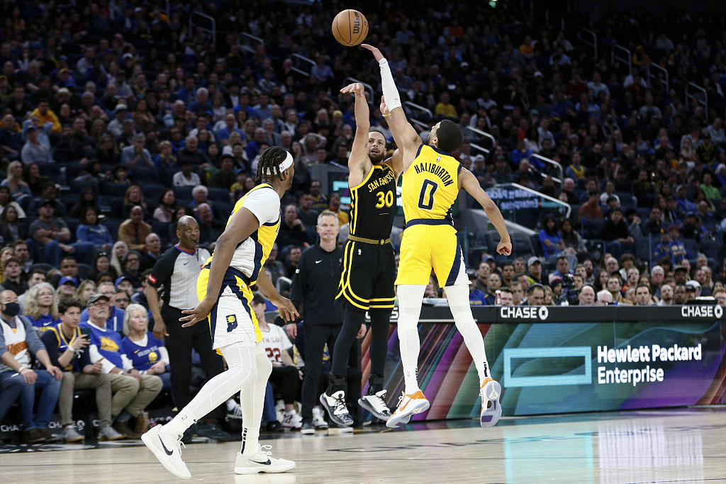 Tyrese Haliburton (#0) of the Indiana Pacers blocks a shot by Stephen Curry of the Golden State Warriors in the game at the Chase Center in San Francisco, California, March 22, 2024. /CFP