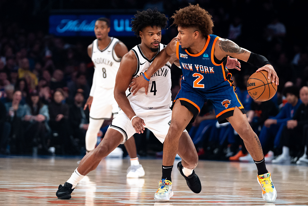 Miles McBride (#2) of the New york Knicks dribbles in the game against the Brooklyn Nets at Madison Square Garden in New York City, March 23, 2024. /CFP