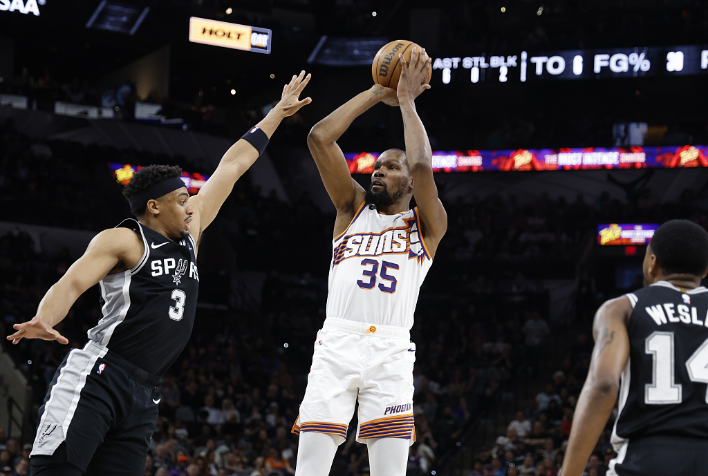 Kevin Durant (#35) of the Phoenix Suns shoots in the game against the San Antonio Spurs at Frost Bank Center in San Antonio, Texas, March 23, 2024. /CFP