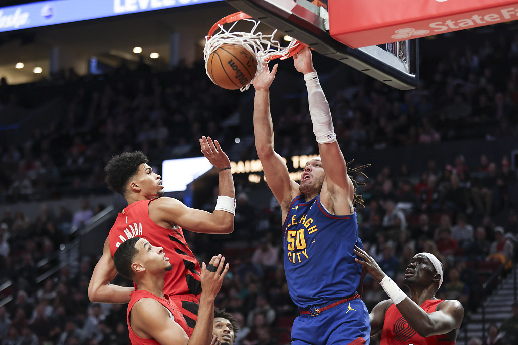 Aaron Gordon (#50) of the Denver Nuggets dunks in the game against the Portland Trail Blazers at Moda Center in Portland, Oregon, March 23, 2024. /CFP