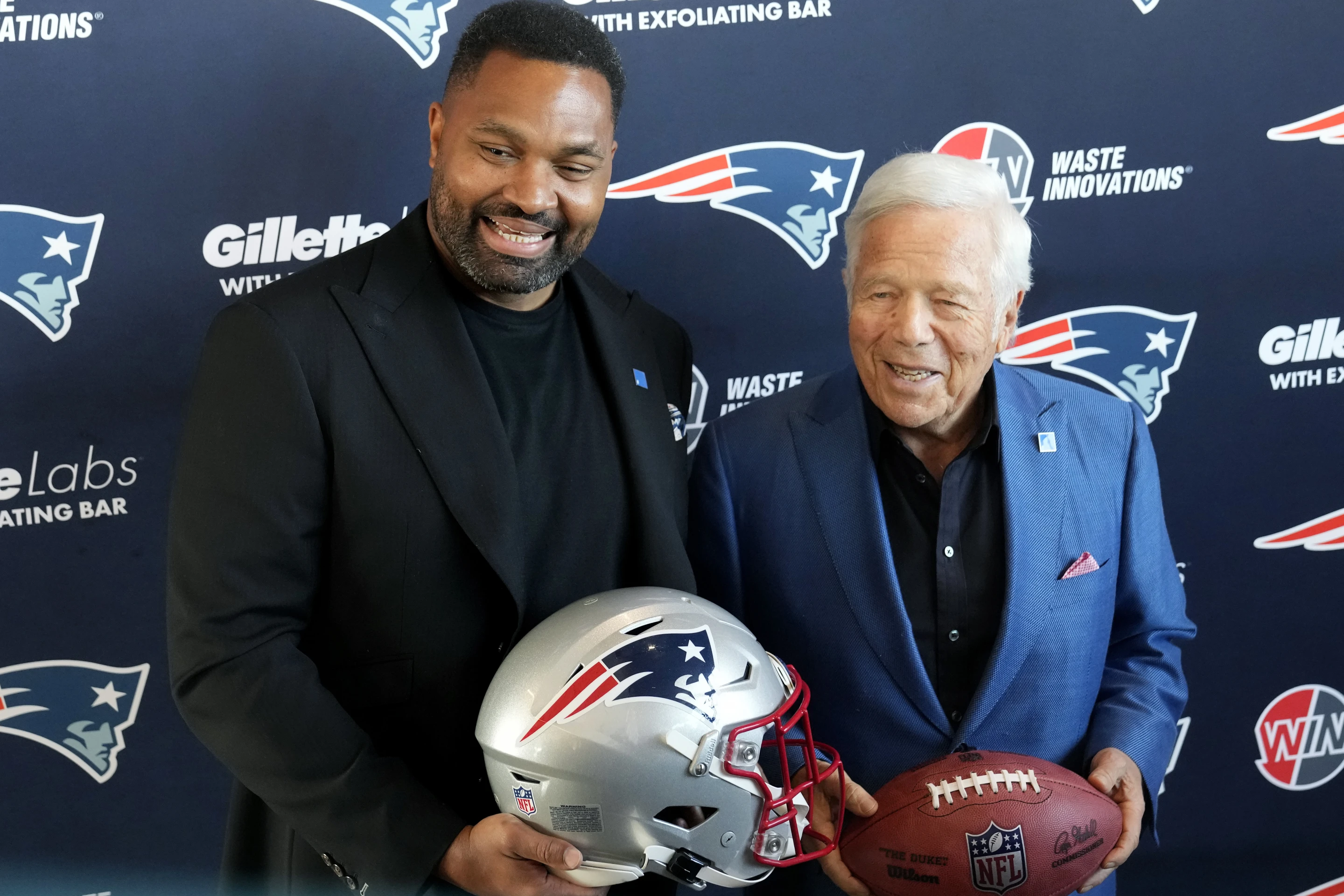 Jerod Mayo (L), head coach of the New England Patriots, and Robert Kraft, owner of the team, attend a press conference in Foxborough, Massachusetts, January 17, 2024. /AP 