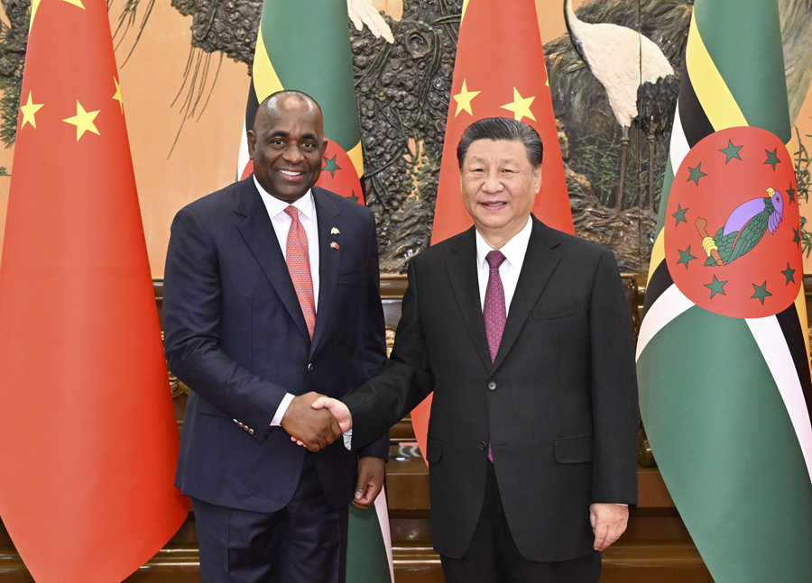 Chinese President Xi Jinping (R) meets with Prime Minister of the Commonwealth of Dominica Roosevelt Skerrit in Beijing, China, March 25, 2024. /Xinhua