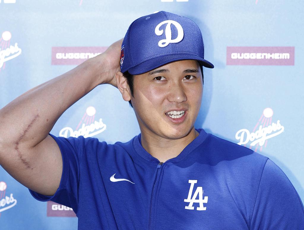 Shohei Ohtani of the Los Angeles Dodgers speaks to reporters after announcing his marriage in Glendale, U.S., February 29, 2024. /CFP