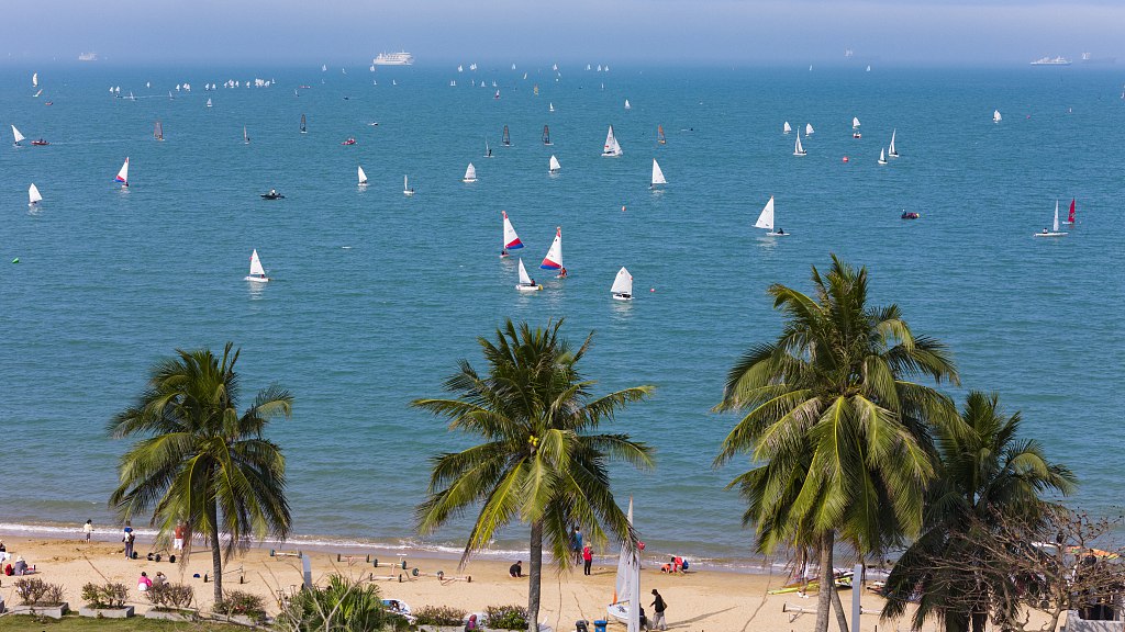 Sailing and windsurfing in full swing in Haikou, south China's Hainan Province, February 1, 2024. /CFP 