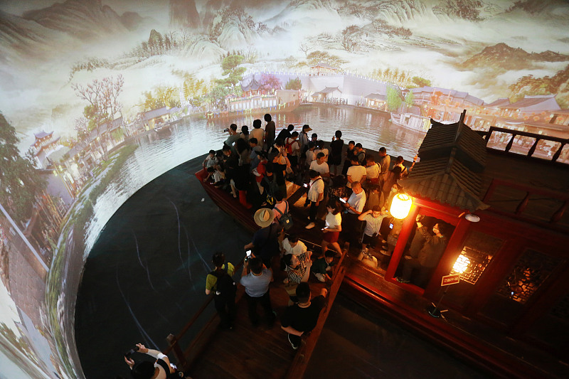 Visitors enjoy an immersive exhibition at the China Grand Canal Museum in Yangzhou City, Jiangsu Province. /CFP