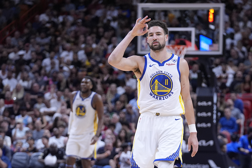 Klay Thompson (#11) of the Golden State Warriors reacts after making a 3-pointer in the game against the Miami Heat at the Kaseya Center in Miami, Florida, March 26, 2024. /CFP