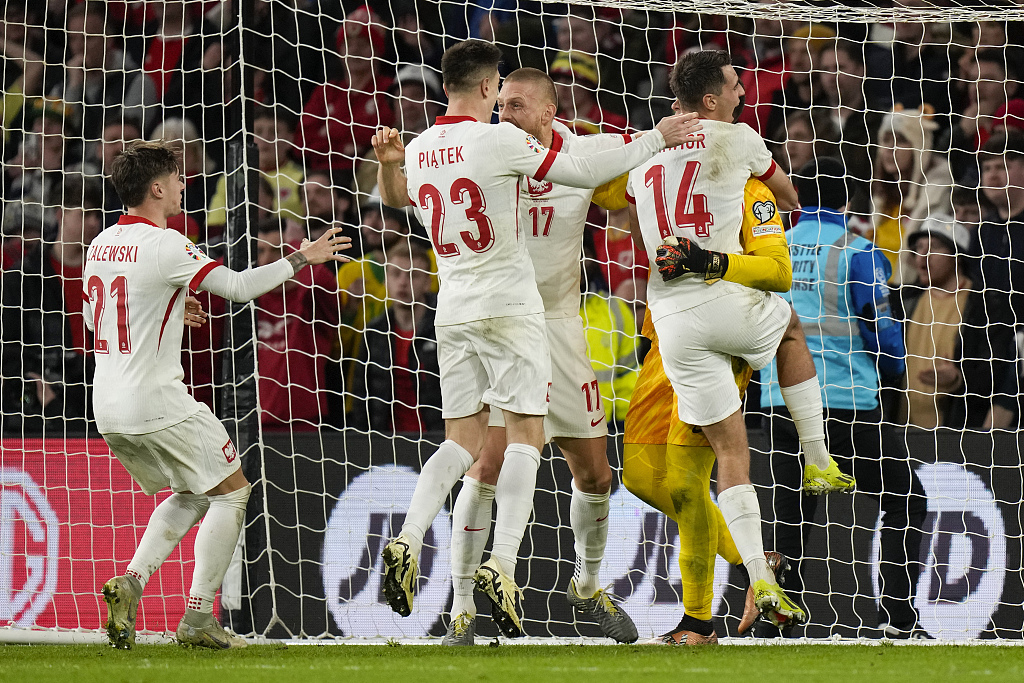 Players of Poland celebrate after beating Wales in the 2024 UEFA European Championship qualification playoff final at the Cardiff City Stadium in Cardiff, Wales, March 26, 2024. /CFP