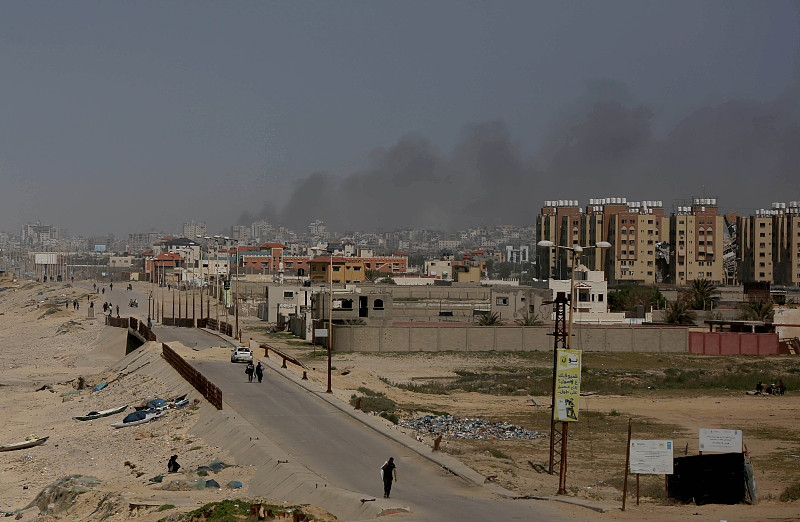 Smoke rises after the Israeli army bombed a building in Gaza, March 21, 2024. /CFP
