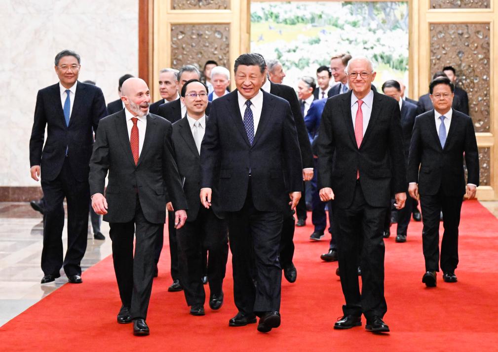 Chinese President Xi Jinping walks with representatives from the American business, strategic and academic communities in Beijing, China, March 27, 2024. /Xinhua