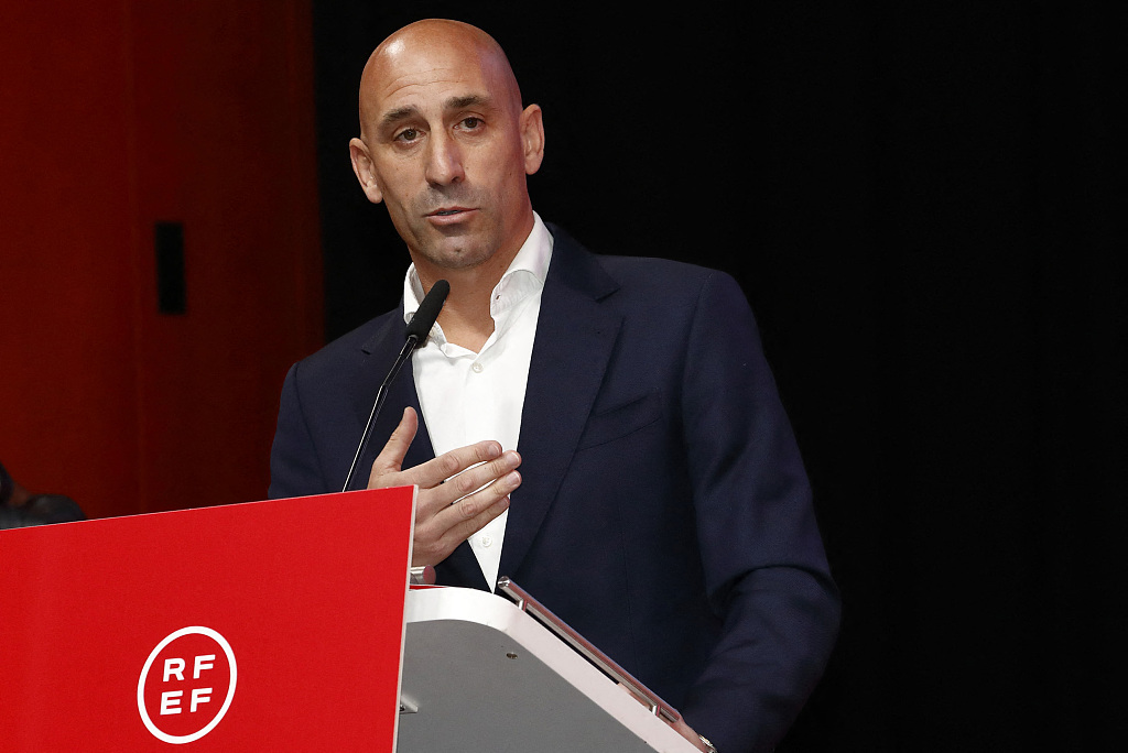 Luis Rubiales delivers a speech during a press conference in Las Rozas de Madrid, Spain, August 25, 2023. /CFP