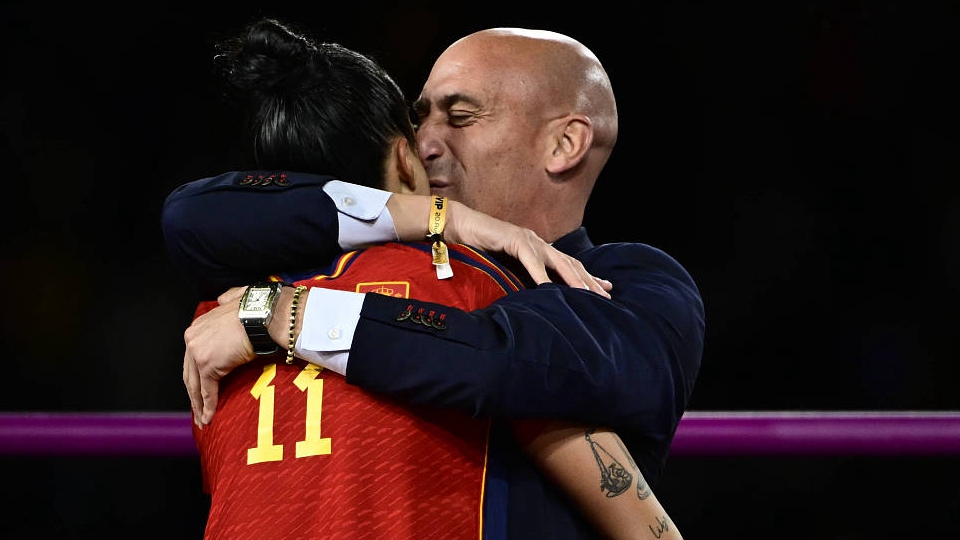 Luis Rubiales kisses player Jenni Hermoso after Spain win the Women's World Cup final at Stadium Australia in Sydney, Australia, August 20, 2023. /CFP