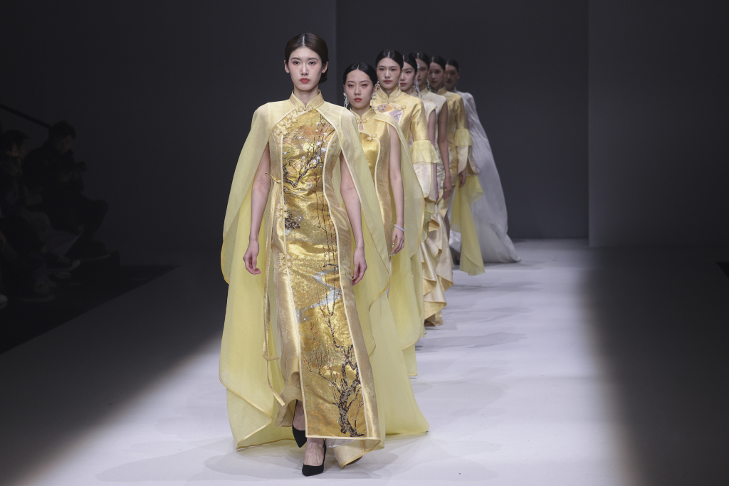 Models walk the runway at the Guanju collection show during day five of AW24 China Fashion Week on March 27, 2024 in Beijing. /CFP