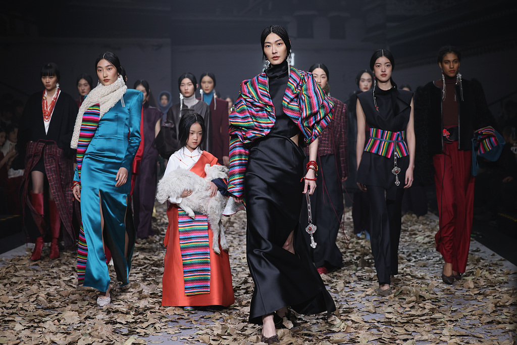 Models walk the runway at the SUBAI collection show by designer Ma Guai at AW24 China Fashion Week in Beijing on March 26, 2024. /CFP