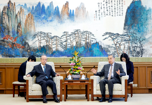 Chinese Foreign Minister Wang Yi (R, front) meets with Yasuo Fukuda, former Japanese prime minister and former chairman of Boao Forum for Asia, in Beijing, China, March 29, 2024. /Chinese Foreign Ministry