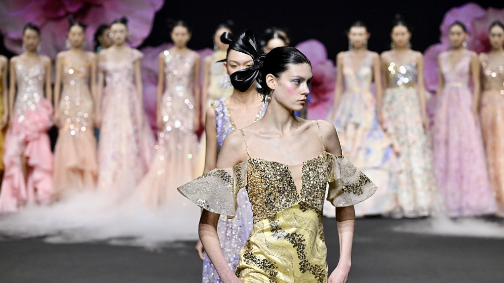 Models walk the runway at the LAFAVEUR collection show with designs by Sharon Guan at the autumn/winter 2024 China Fashion Week on March 27, 2024 in Beijing. /CFP