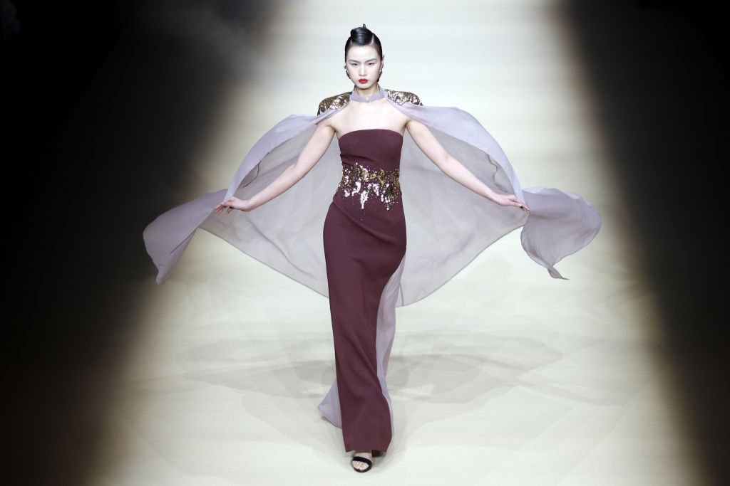 A model wears a Luo Shen-inspired creation during the China Fashion Week in Beijing on March 28, 2024. /CFP