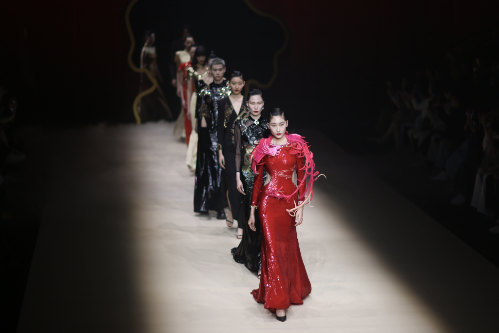 Models walk the runway during the China Fashion Week in Beijing on March 28, 2024. /CFP
