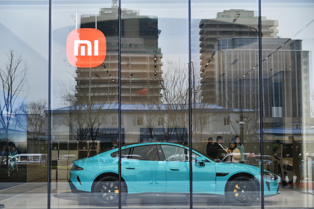 A Xiaomi SU7 is on display in a store in Nanjing City, east China's Jiangsu Province, March 28, 2024. /CFP